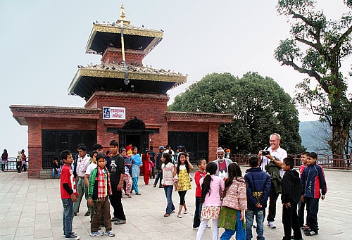 Schulausflug zum Bindu-Basini-Tempel in Phokara